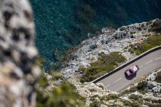 Neuville na vrhu pred zadnjim dnem Neuville na vrhu pred zadnjim dnem