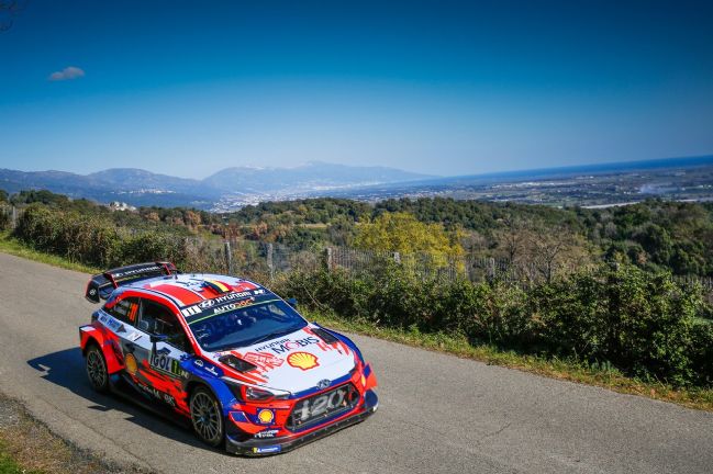 Neuville pred nosom pobral zmago Evansu Neuville pred nosom pobral zmago Evansu