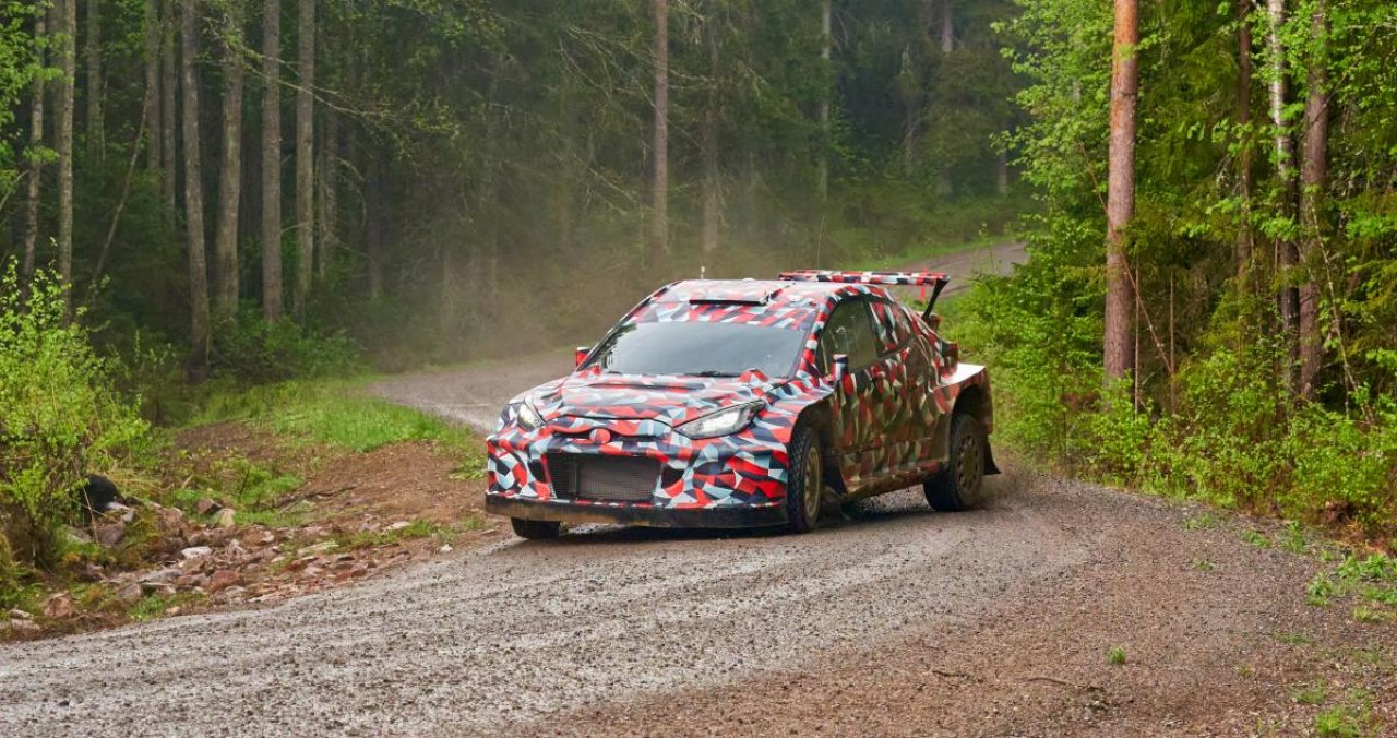 Tänak nabira kilometre z novo Toyoto Tänak nabira kilometre z novo Toyoto