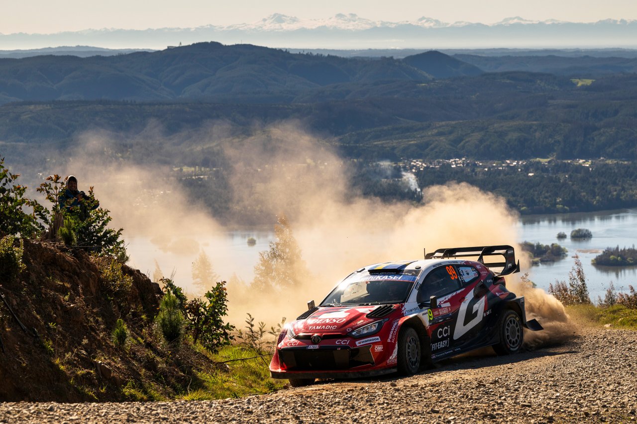 Solberg povečal prednost, Evansa in Ogierja ločuje le 1,3 sekunde Solberg povečal prednost, Evansa in Ogierja ločuje le 1,3 sekunde