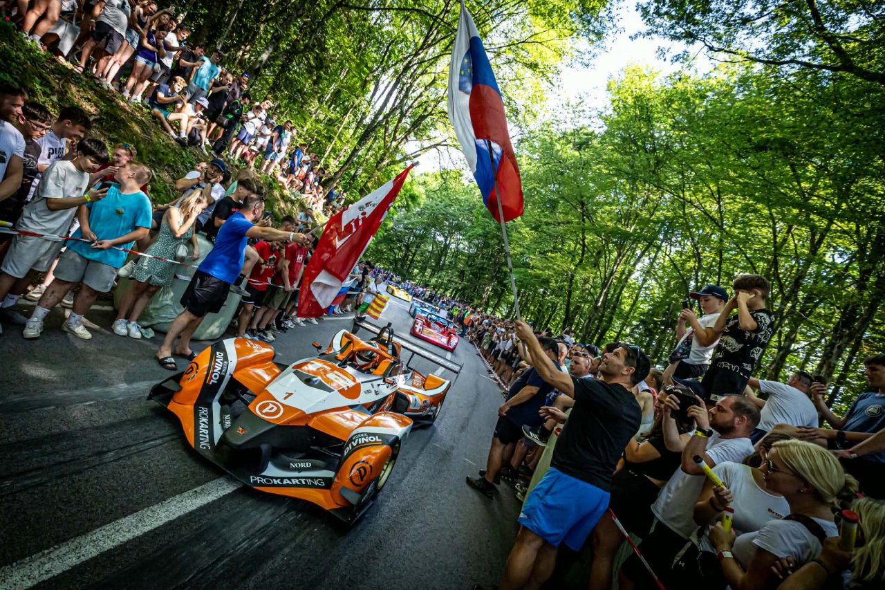 Vladimir Stankovič osvojil naslova prvaka Slovenije in Avstrije Vladimir Stankovič osvojil naslova prvaka Slovenije in Avstrije